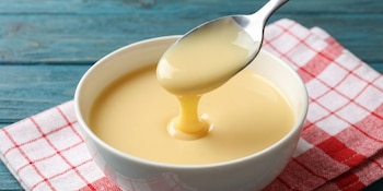 La leche condensada es el ingrediente estrella de la tarta cremosa de vainilla. (Imagen Ilustrativa Infobae)