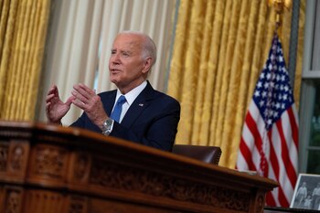 La semana pasada, Biden apareció bromeando en los jardines de la Casa Blanca. (Evan Vucci/REUTERS)