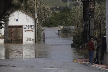 Imagen de una carretera inundada en Andalucía durante el periodo de borrascas (Europa Press)