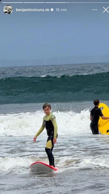Beltrán practica surf en la