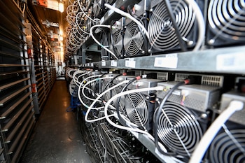 La estrategia combina minería de