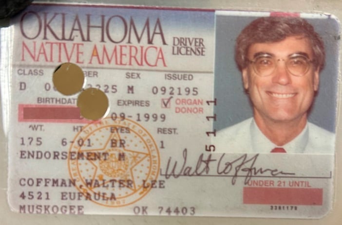La investigación federal indicó que Stephen Craig Campbell intentó eliminar en 1992 el registro de defunción de Coffman ante la Administración del Seguro Social (United Stades Attorney's Office District of New Mexico).