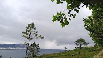Las fuertes lluvias y las rachas de viento dejarán una jornada inestable en buena parte de España este lunes