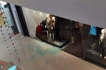 Cristal roto por las detonaciones