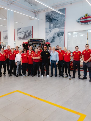 Lewis Hamilton restauró una Ferrari abandonada