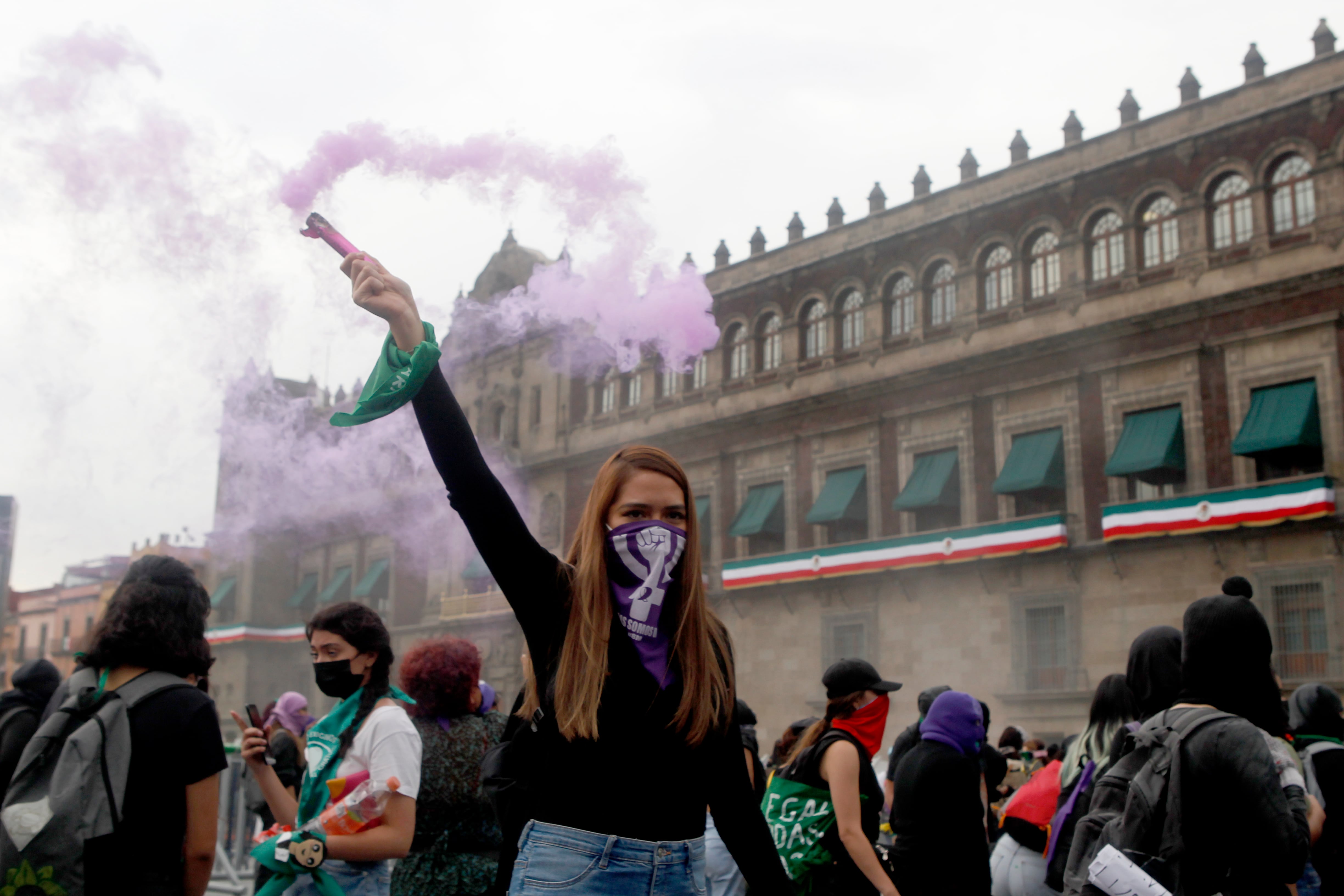 Ciudad de México, septiembre 28, 2021.
Colectivos feministas se manifestaron en el Monumento a la Revolución rumbo al Ángel de la Independencia y el Zócalo Capitalino para exigir el aborto seguro, legal y gratuito en todo México.
Foto de archivo: Karina Hernández / Infobae