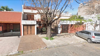 El frente del domicilio donde