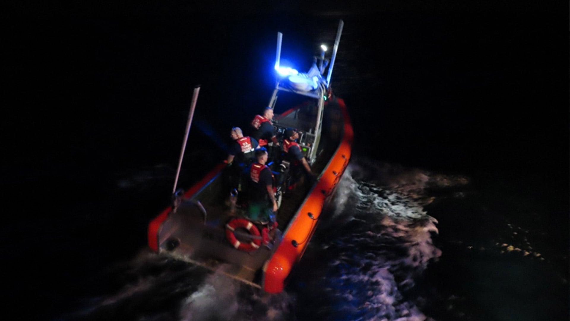 La vigilancia intensificada en el Pacífico oriental logra récords históricos, con más de 97.500 kilogramos de cocaína incautados y 160 detenidos desde agosto de 2025, según la Guardia Costera. (X/@USCG)