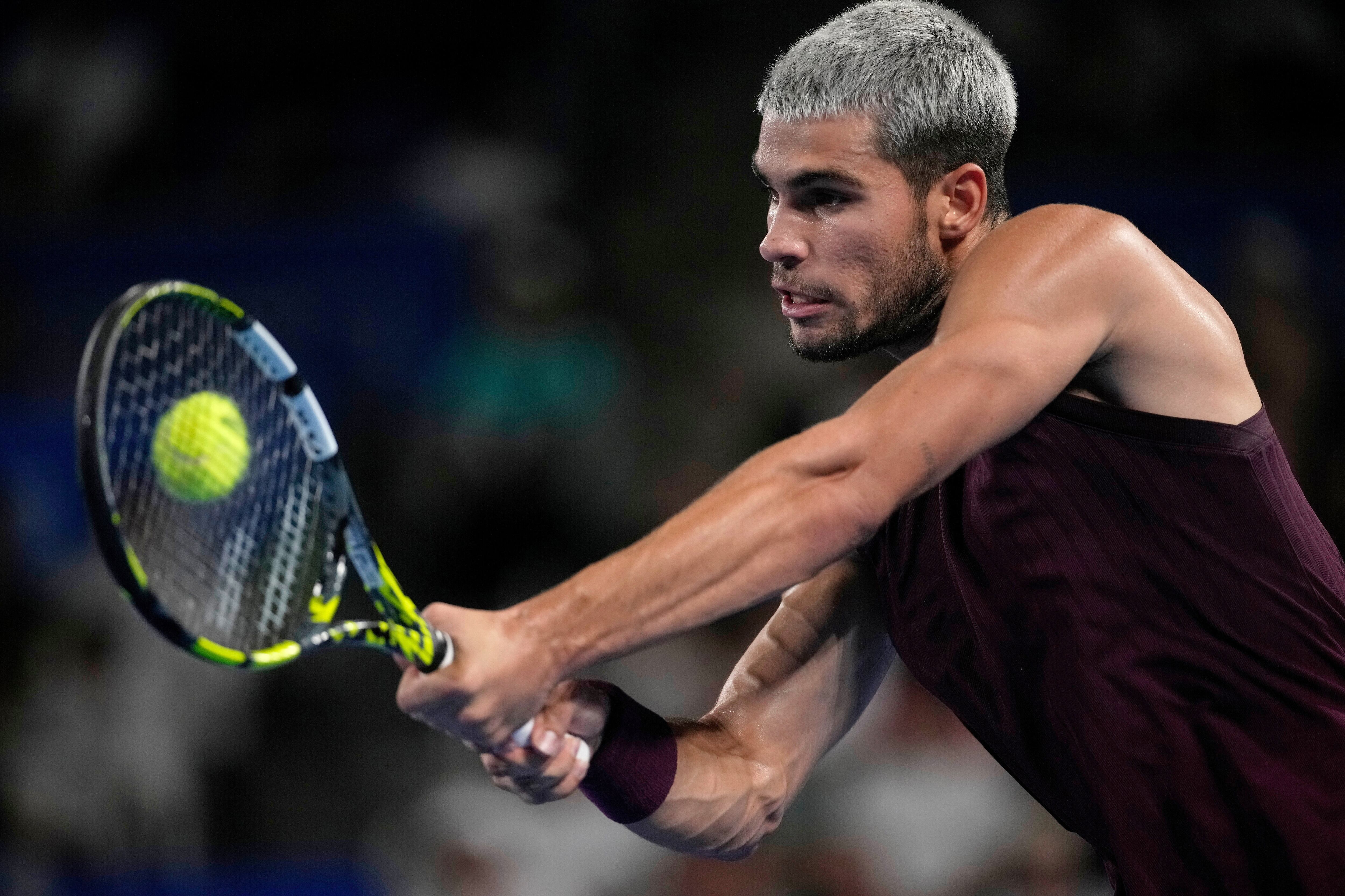 Toni Nadal propuso modificar el tamaño de la raqueta (AP)