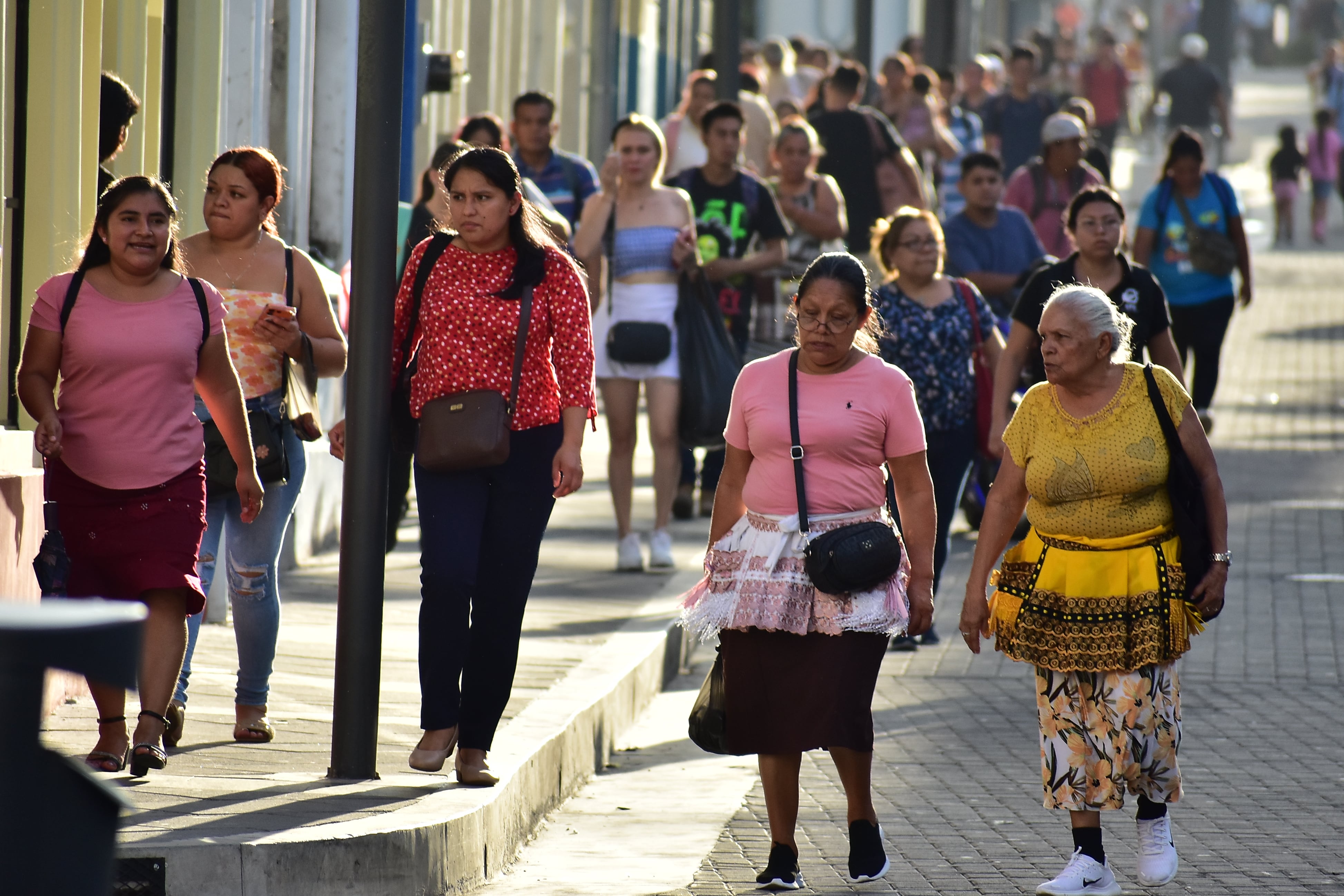 El 31.4% de los asesores de crédito consultados indicó que las MYPE informales combinan créditos de fuentes formales e informales. (Infobae Centroamérica/Emerson Del Cid)