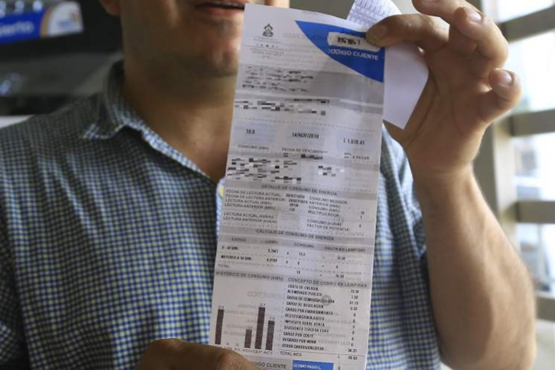 La ENEE habilitó más de 30 oficinas para atender las solicitudes de los abonados que buscan regularizar sus cuentas. (FOTO: El Pulso)