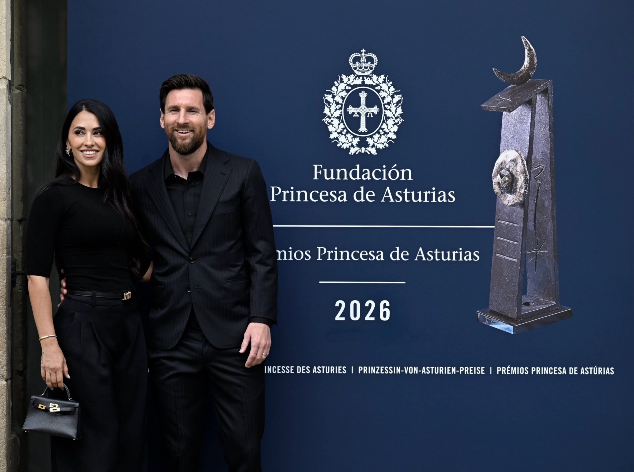 Lionel Messi junto a su esposa Antonela Roccuzzo en Oviedo (@leomessi)