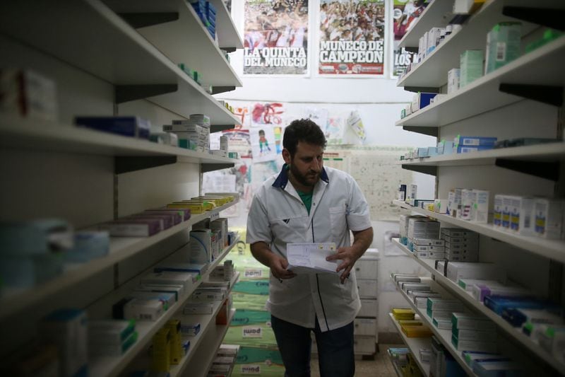 En Farmacias las ventas aumentaron 8,2% por el clima y el aumento de prescripciones médicas, pero cayeron las ventas de cosmética y perfumería
REUTERS/Agustin Marcarian