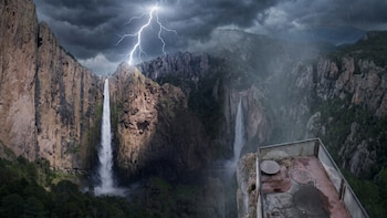 Tragedia en la Cascada de Basaseachi: un rayo mata a turista de 27 años durante tormenta en Chihuahua, su esposa resulta lesionada