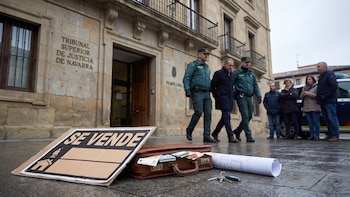 La Justicia condena a cinco años de cárcel a un agente inmobiliario por apropiarse de más de 53.000 euros de sus clientes: falsificó documentos para ocultarlo
