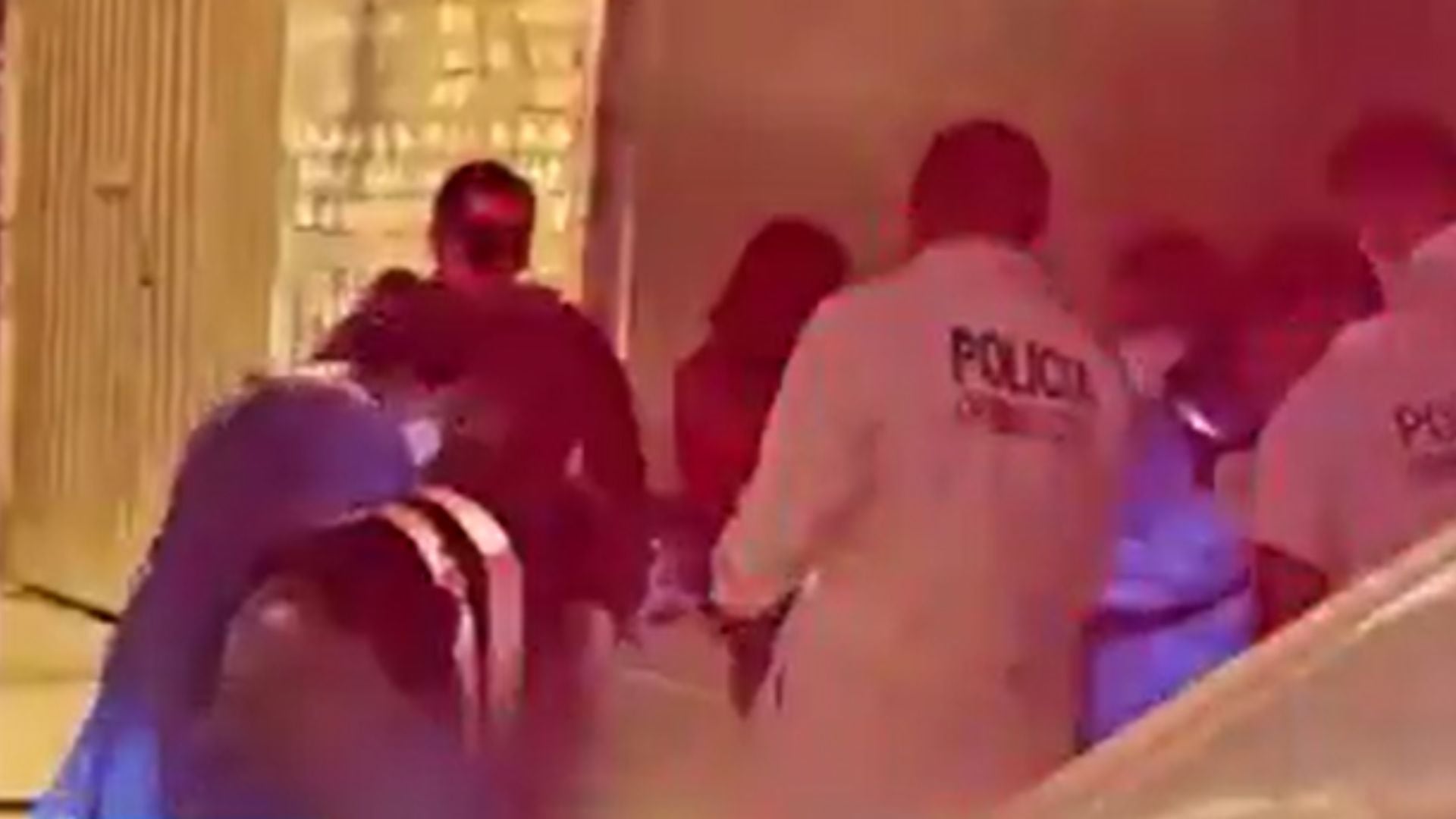 Los agentes de la comisaría Sol de Oro encontraron una cizalla y otras herramientas en la escena, objetos que serán analizados para determinar si guardan relación con el crimen - Créditos: Captura de pantalla de Exitosa.