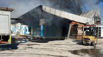 Se incendió un corralón de