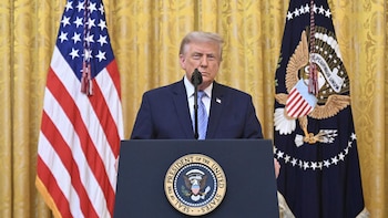 Trump incluye a NBC y ABC en un "complot" de fraude electoral: "Debería conllevar la revocación de sus licencias"