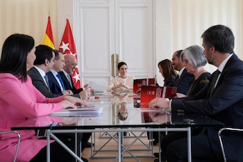 Firma del acuerdo entre la presidenta de la Comunidad de Madrid, Isabel Díaz Ayuso, y los seis rectores. (Comunidad de Madrid)