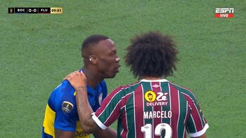 Luis Advíncula conversando con Marcelo