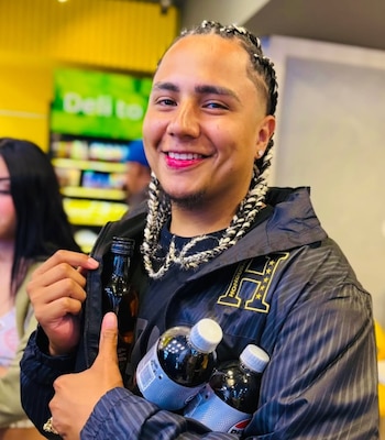 Davis Flow dijo “me gustan los hombres” y luego reforzó en Instagram que “tengo novio”. (Foto cortesía Instagram Davis Flow)