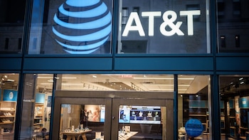 AT&T gana 3.263 millones de euros en el primer trimestre, un 12% menos
