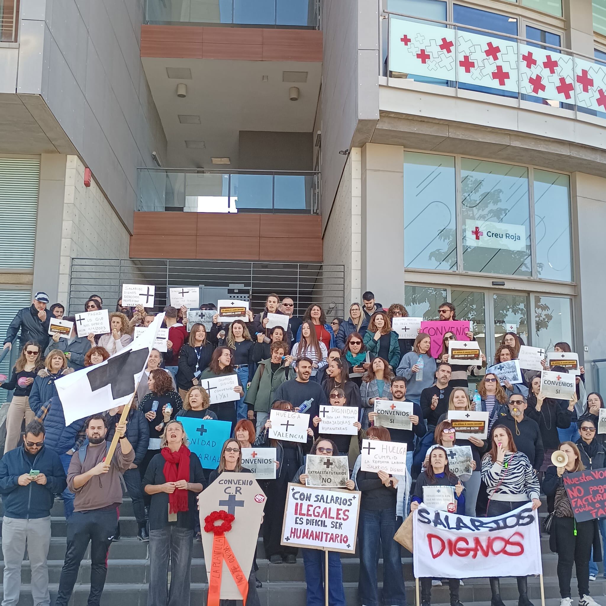 Trabajadores de Cruz Roja en Valencia reclaman