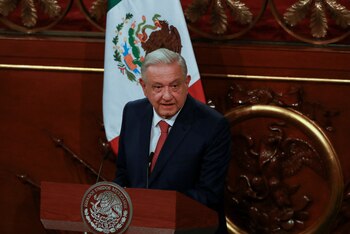 El presidente de México, Andrés Manuel López Obrador, pronuncia un discurso para presentar un paquete de reformas constitucionales, incluidas las del poder judicial, el sistema electoral, los salarios y las pensiones, en el Palacio Nacional de la Ciudad de México, México, el 5 de febrero de 2024. REUTERS/Henry Romero