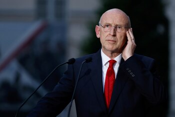 John Healey, secretario de Defensa