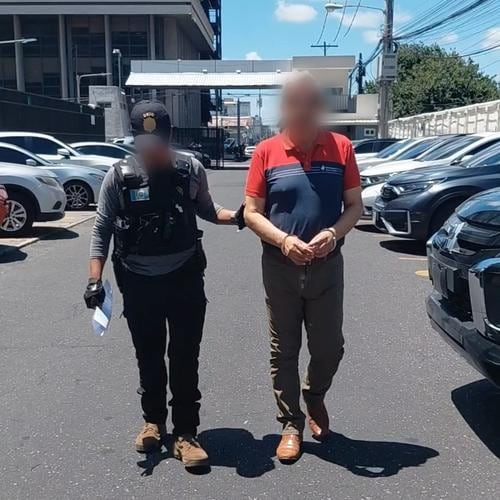 La justicia procesó en julio al notario Miguel A. por un esquema similar que utilizó identidades de difuntos. (PNC de Guatemala)