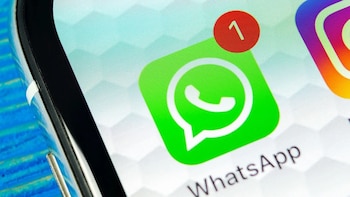 La comunicación a través de WhatsApp es cada vez más común.
