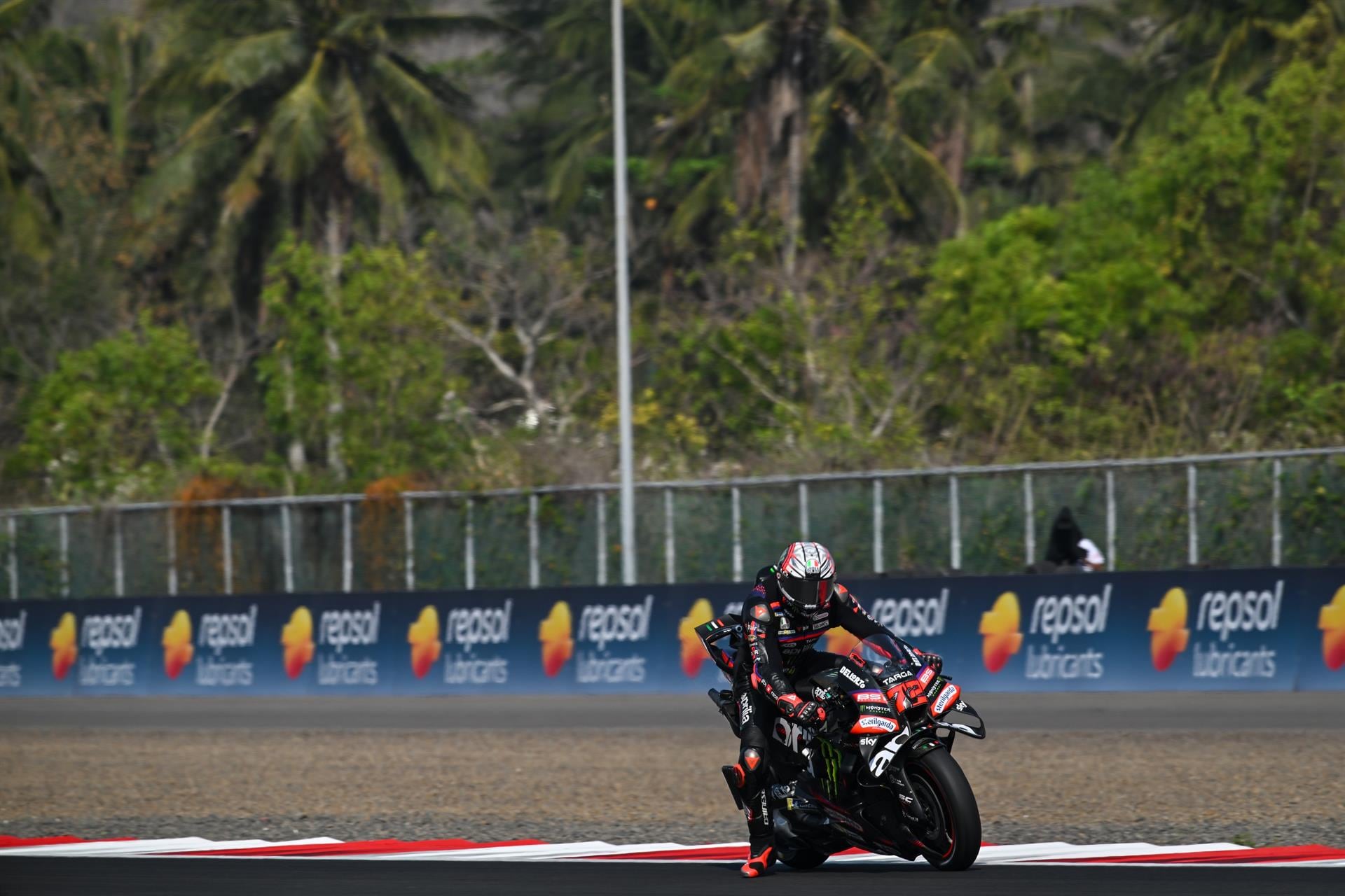 Bezzecchi lidera la 'Practice' de Australia por delante de Raúl Fernández y Marc Márquez