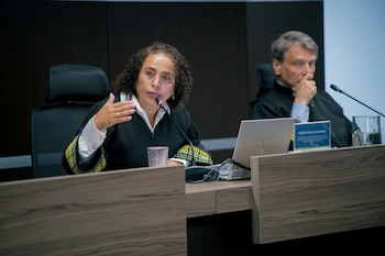 La magistrada Reinere Jaramillo fijó el 30 de julio como fecha límite para la presentación de los alegatos escritos y convocó la audiencia pública de conclusión para el 12 de agosto de 2026 en Medellín - crédito JEP