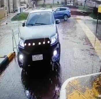 Vista frontal de la camioneta