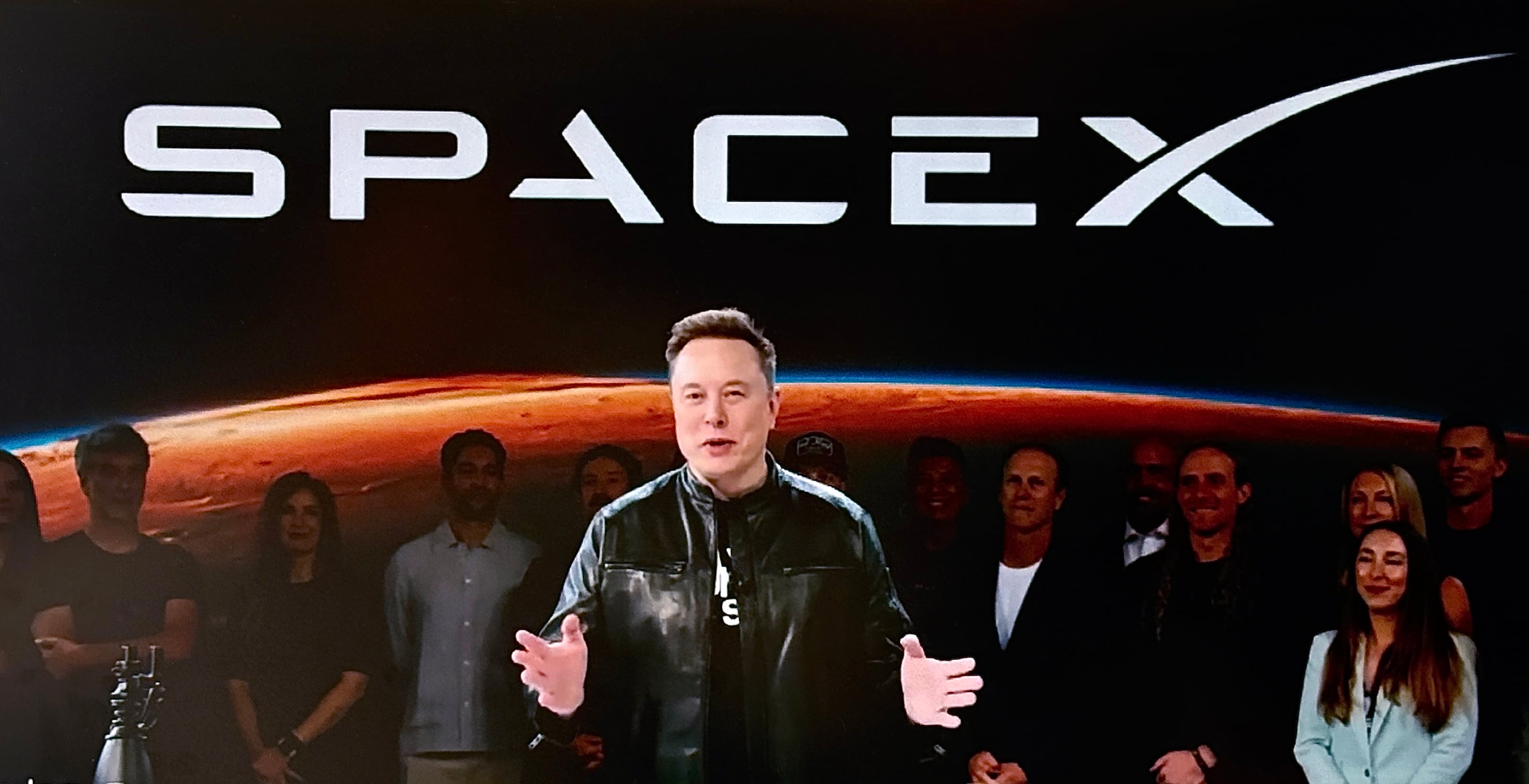 Elon Musk hablando durante la salida a la bolsa de su compañía SpaceX. EFE/ @Nasdaq