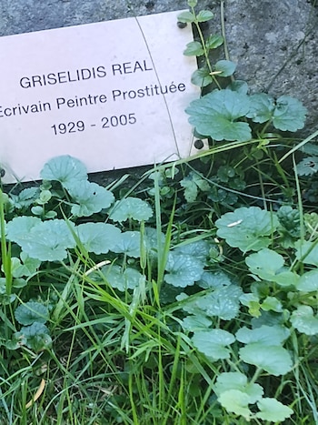 "Poeta. Escritora. Prostituta". La tumba de Grisélidis Réal en Ginebra.