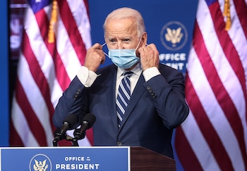 Biden instó a la población a usar mascarillas. Foto: REUTERS/Jonathan Ernst