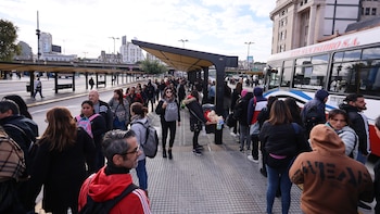 Empresas de colectivos advierten que podría haber paro este miércoles