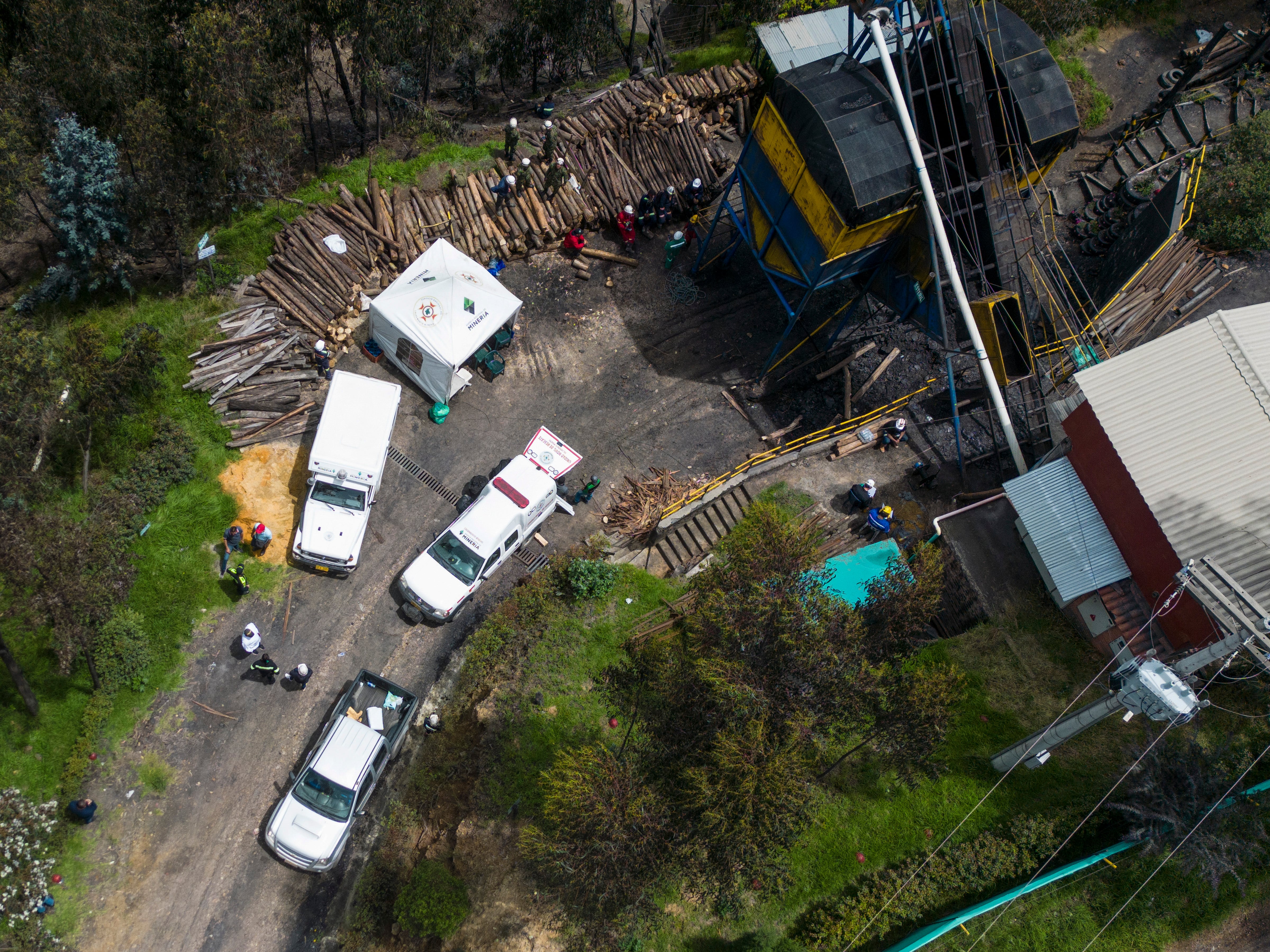 Las autoridades confirmaron el hallazgo sin vida de los cuatro mineros atrapados tras la explosión en la mina Las Quintas de Cucunubá - crédito Iván Valencia/AP