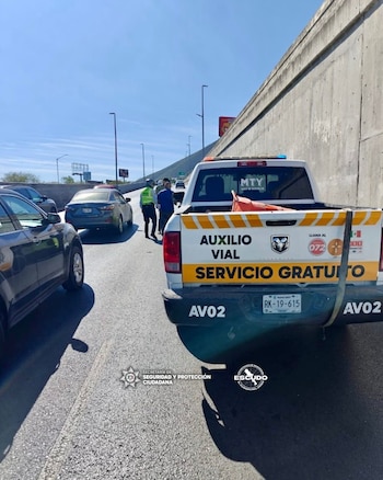 Un vehículo de auxilio vial