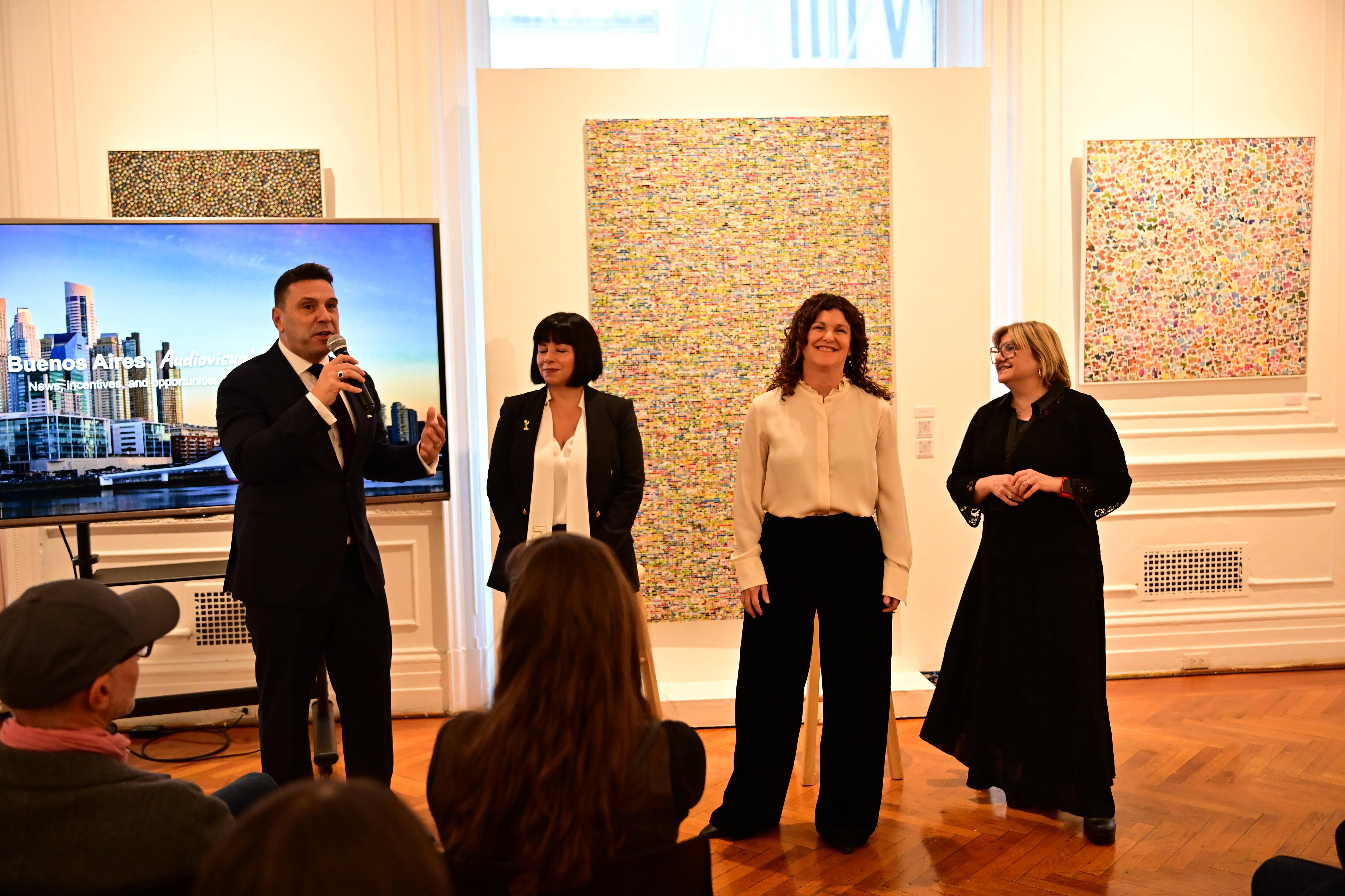 El cónsul general y director del Centro de Promoción argentino en Nueva York, Gerry Díaz Bartolomé, junto a la comitiva argentina