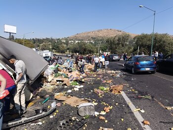 La carga del tráiler quedo
