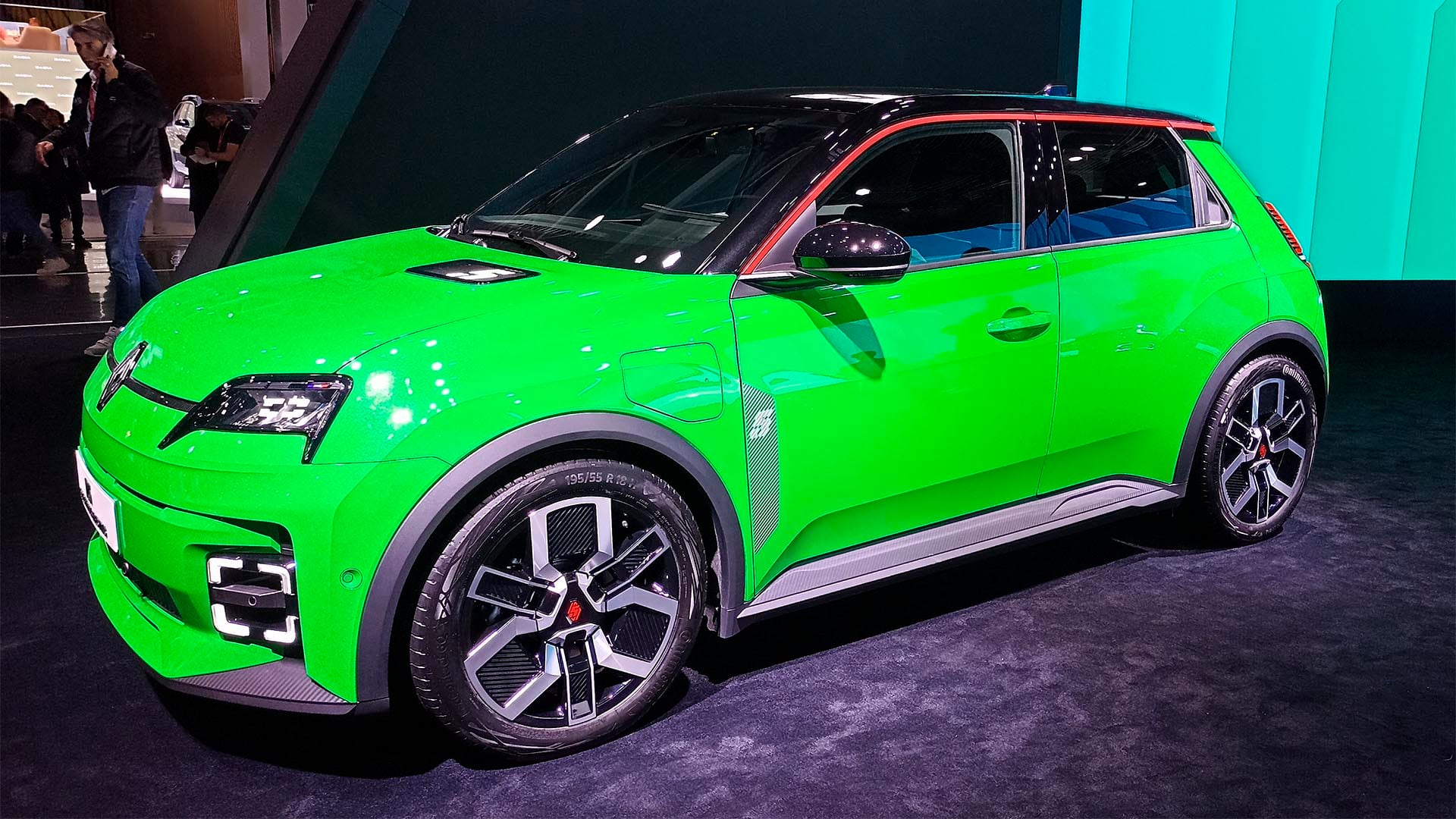 Los autos eléctricos como el nuevo Renault 5 E-Tech podrán entrar con una reducción de arancel de importación del 35% al 26,2%