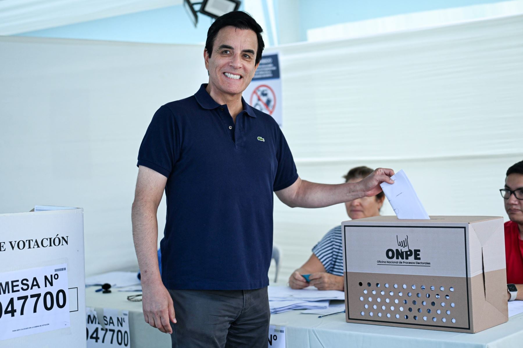 Carlos Espá asume como nuevo canciller en el gobierno de Keiko Fujimori