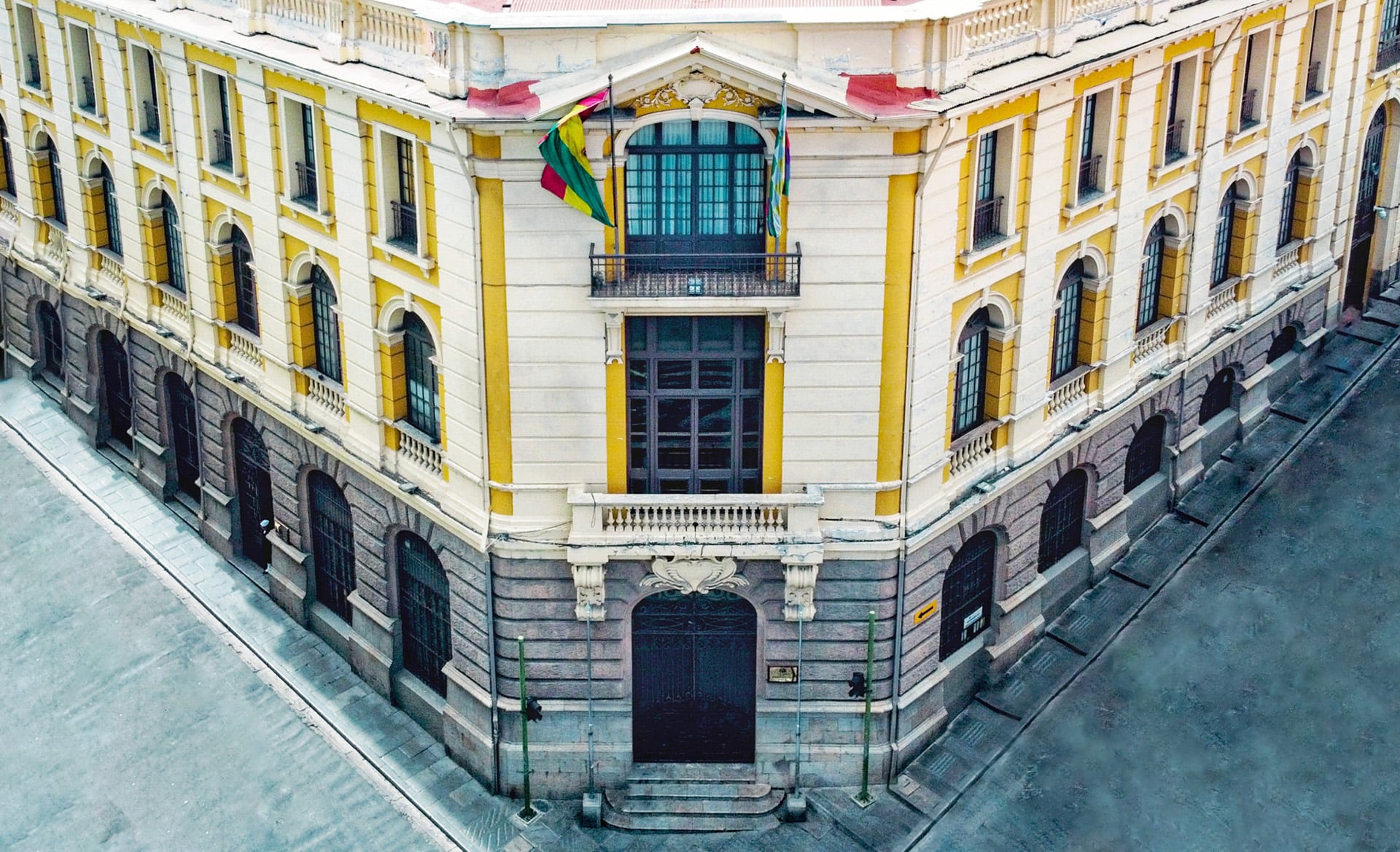 Vista de la Cancillería de Bolivia en la plaza Murillo, La Paz.