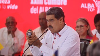 Maduro denuncia que "cúpulas" conspiran