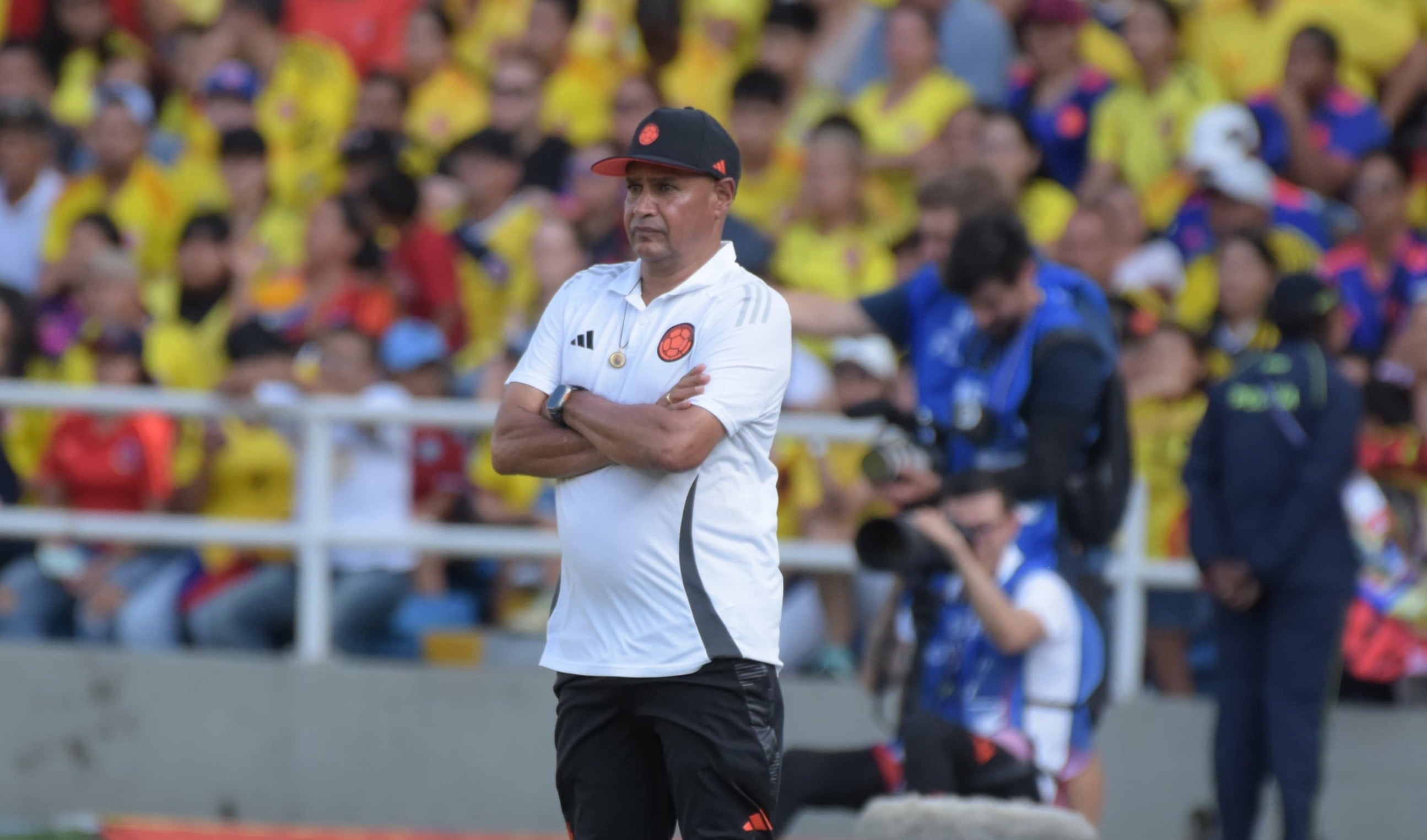 El técnico Carlos Paniagua ha dirigido a las selecciones Colombia femeninas juveniles desde 2021 - crédito Colprensa