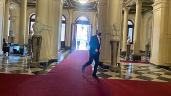 Martín Guzmán llegó apurado a