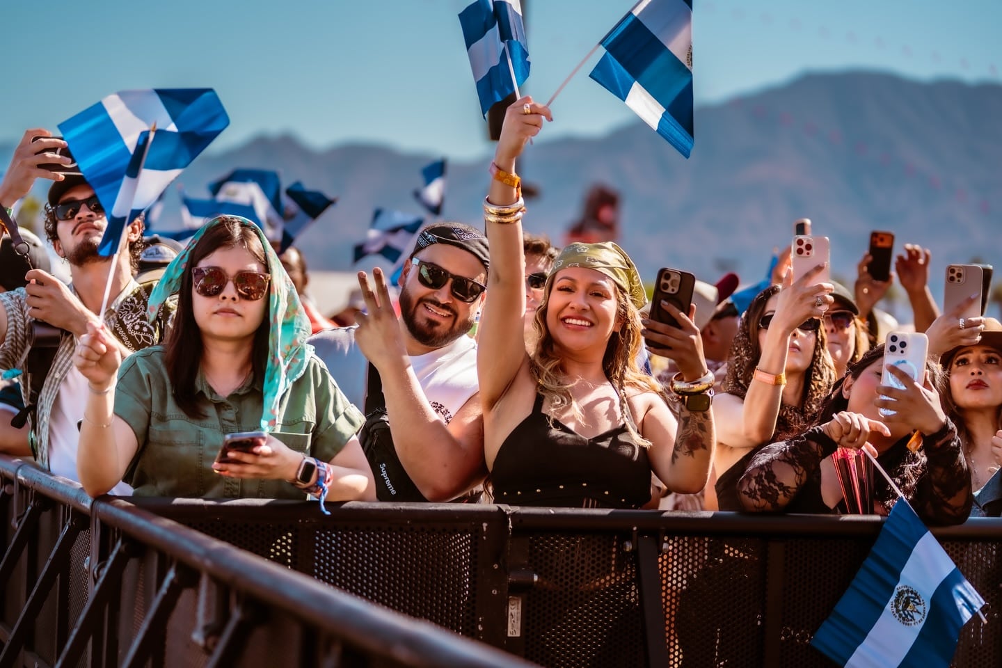 El público salvadoreño acompañó con entusiasmo a Los Hermanos Flores en su debut en Coachella el 11 de abril. (Cortesía: Los Hermanos Flores Orquesta Internacional)