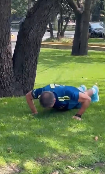 Almada mostró su condición física. (captura de pantalla)